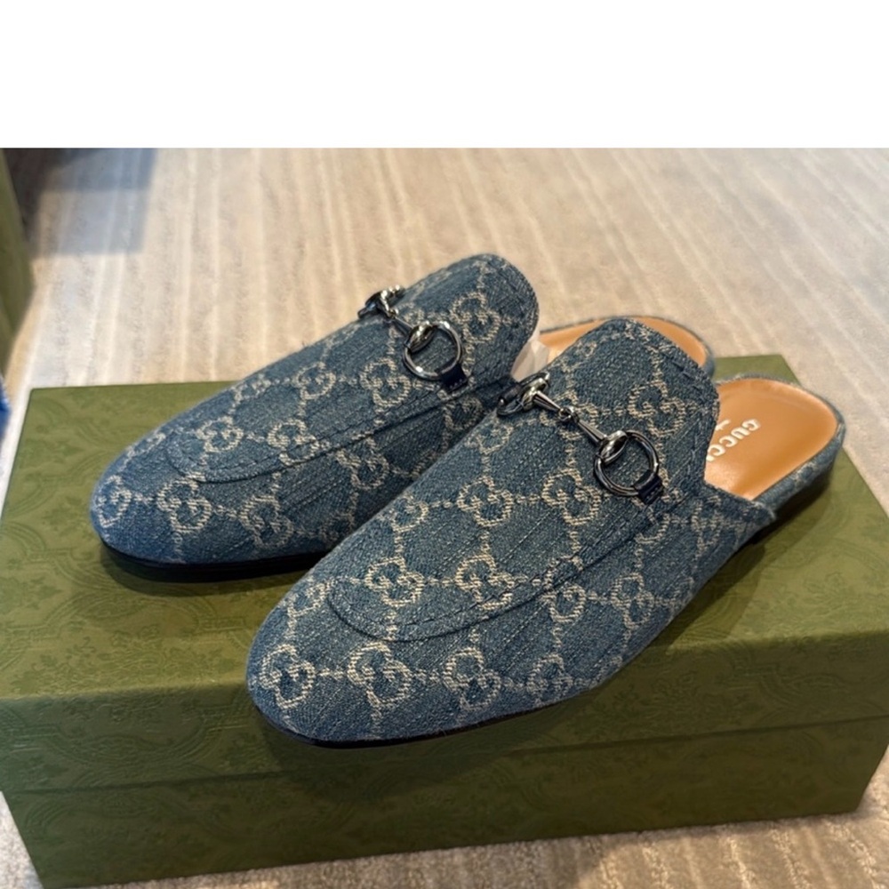 Brand new in box authentic Gucci shoes size 38 but fits like a 7